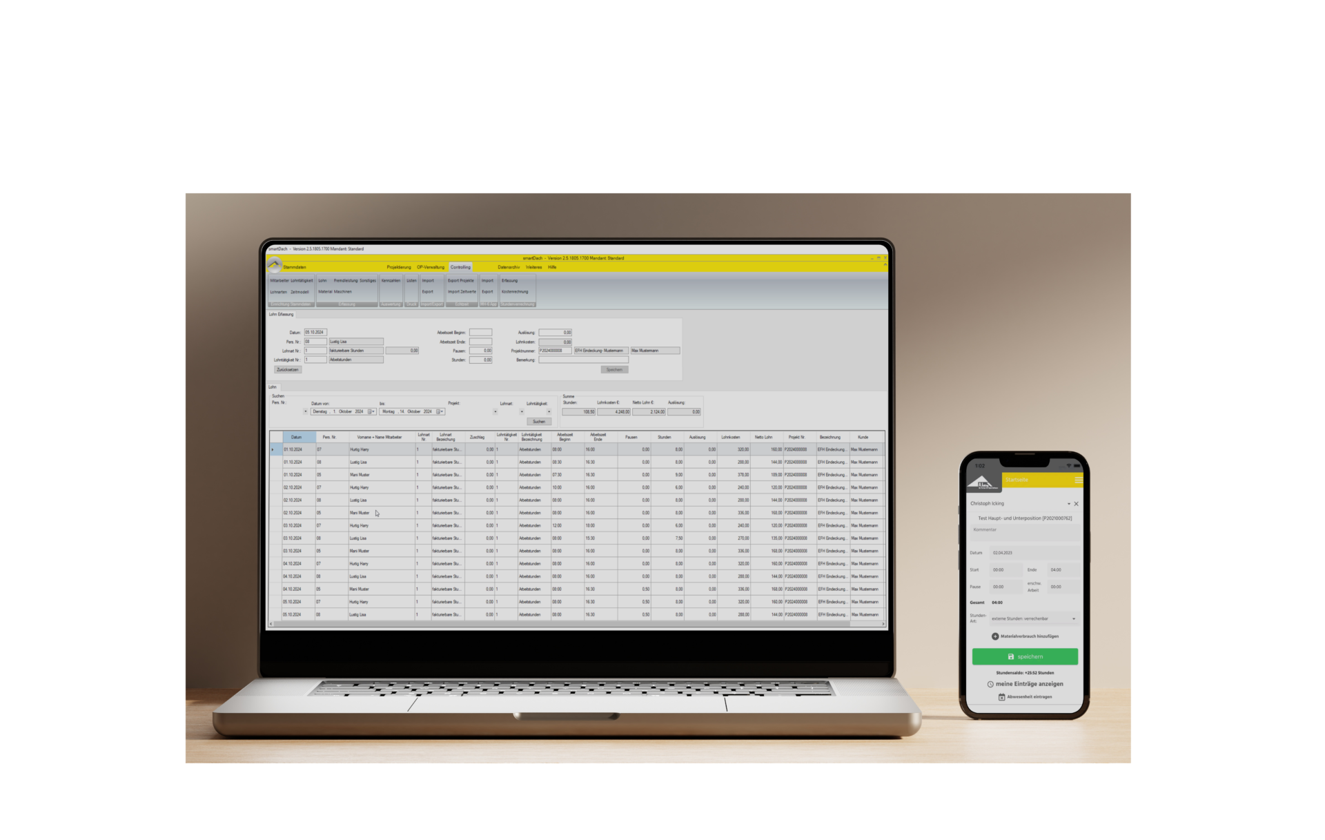 Auf einem Schreibtisch ist ein Laptop zu sehen mit der geöffneten Handwerkersoftware smart Dach. Daneben ist ein Handy zu sehen mit der Handwerkerapp smart Dach